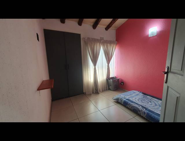 3 BEDROOM FREEHOLD FOR SALE IN BRACKENDOWNS